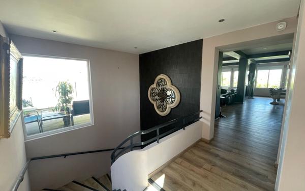 Appartement à vendre    3 pièces • 166 m2    Saintes