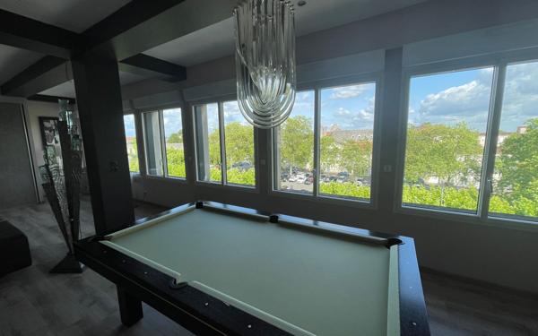 Appartement à vendre    3 pièces • 166 m2    Saintes