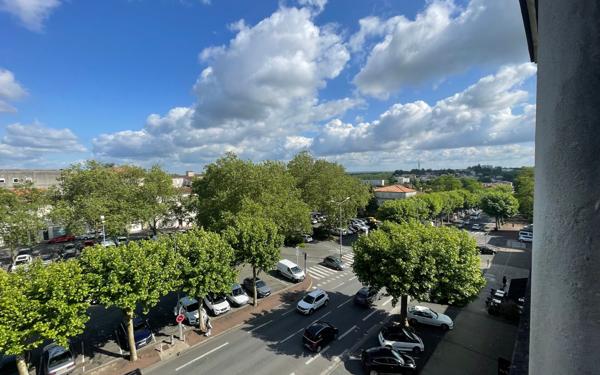 Appartement à vendre    3 pièces • 166 m2    Saintes