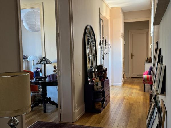 Bel appartement chic et cosy dans immeuble de caractère !