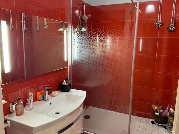 Bel appartement chic et cosy dans immeuble de caractère !