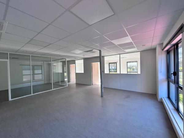 BOURG EN BRESSE - SECTEUR NORELAN - LECLERC - BUREAUX PRETS À L'EMPLOI À LOUER
