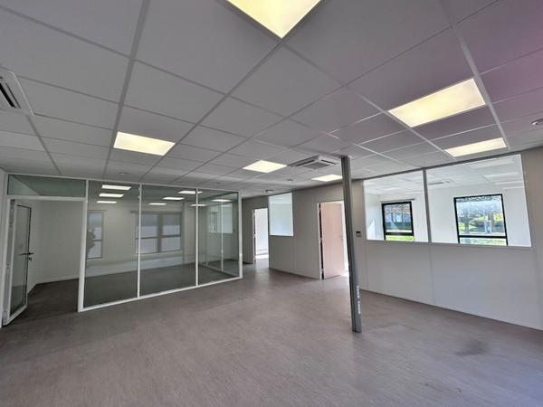 BOURG EN BRESSE - SECTEUR NORELAN - LECLERC - BUREAUX PRETS À L'EMPLOI À LOUER
