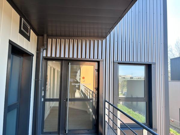 BOURG EN BRESSE - SECTEUR NORELAN - LECLERC - BUREAUX PRETS À L'EMPLOI À LOUER