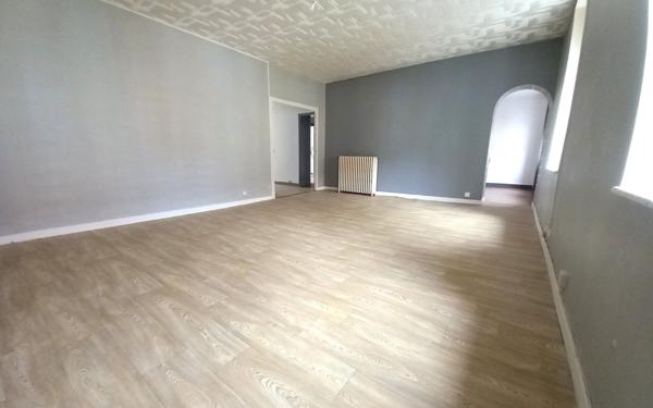 Immeuble à vendre    8 pièces •  Montceau-les-Mines