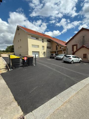 Botans – Superbe appartement F4 entièrement rénové de 95 m² avec cave et place de parking