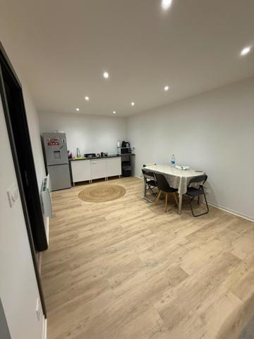 Botans – Superbe appartement F4 entièrement rénové de 95 m² avec cave et place de parking