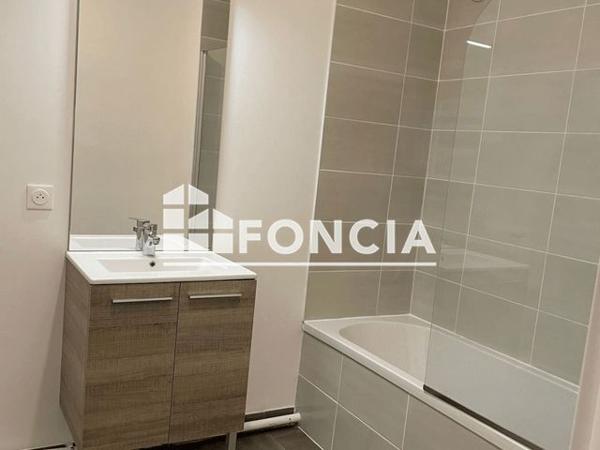 Location Appartement 3 pièces 73 m² - 10 RUE VICTOR HUGO Boves 80440