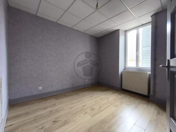 Location                                                      Appartement
                        
                     4 pièces                      61 m2                     à Baume-les-Dames
