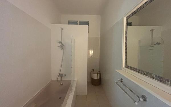 Appartement à louer    2 pièces •  Saint-François