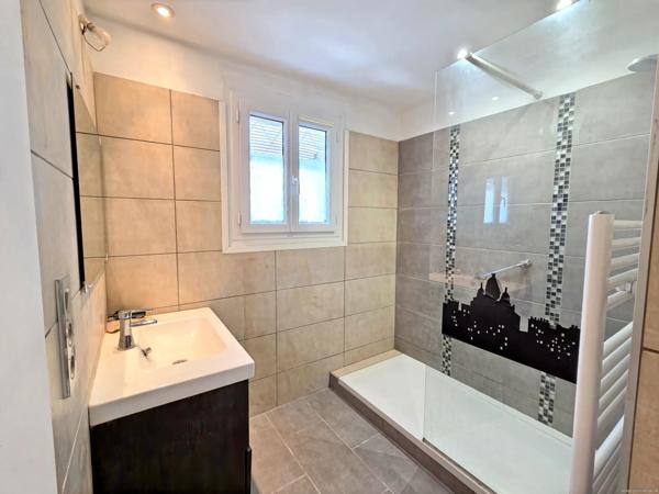 Appartement T3/4 avec terrasse et garage