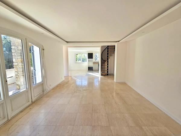 Appartement T3/4 avec terrasse et garage