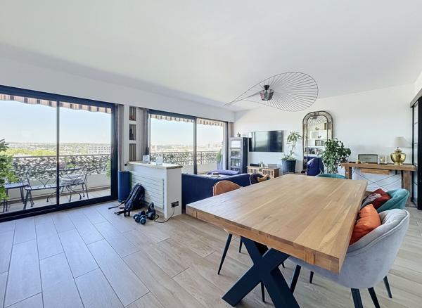 FRESNES CENTRE  Spacieux 5 pièces de 97 m² avec balcons, parking et cave
