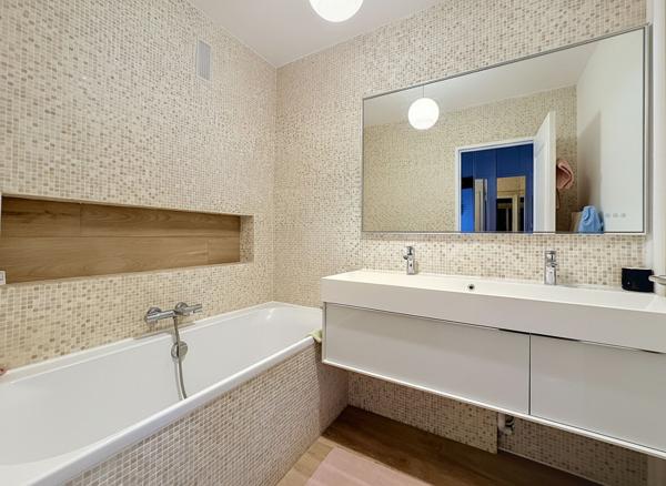FRESNES CENTRE  Spacieux 5 pièces de 97 m² avec balcons, parking et cave