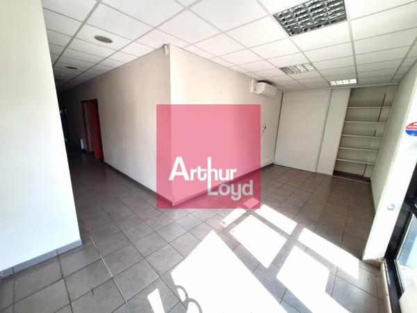 GERZAT PARC LOGISTIQUE A LOUER BUREAUX 348 M² - BATIMENT INDÉPENDANT - 10 PLACES DE PARKING