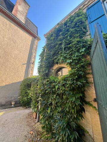Marciac (32) ELEGANTE MAISON DE MAITRE, sans travaux, avec maison d'artistes ou gîte, parc séculaire clos de murs