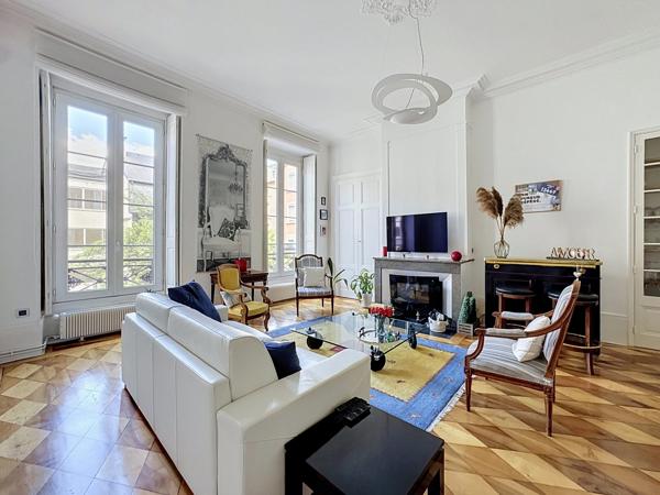 À VENDRE – HYPER-CENTRE – T4 DE 139 M² – HÔTEL DE LA CITÉ