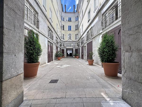À VENDRE – HYPER-CENTRE – T4 DE 139 M² – HÔTEL DE LA CITÉ