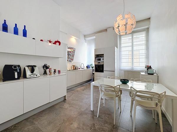 À VENDRE – HYPER-CENTRE – T4 DE 139 M² – HÔTEL DE LA CITÉ