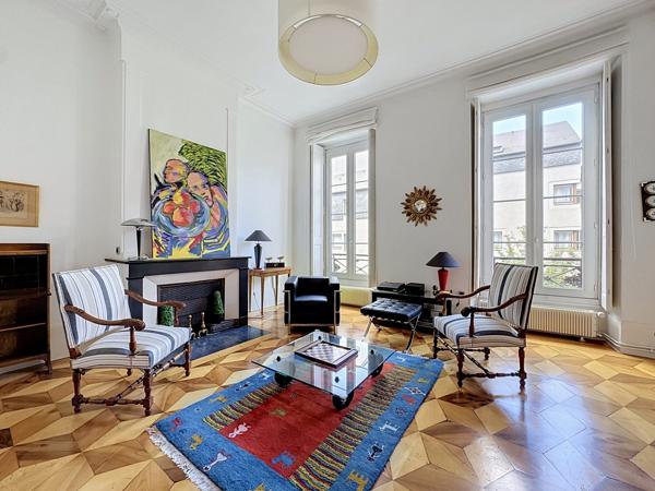 À VENDRE – HYPER-CENTRE – T4 DE 139 M² – HÔTEL DE LA CITÉ