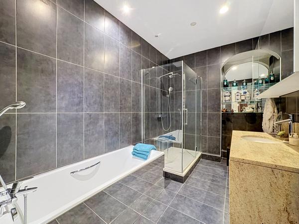 À VENDRE – HYPER-CENTRE – T4 DE 139 M² – HÔTEL DE LA CITÉ