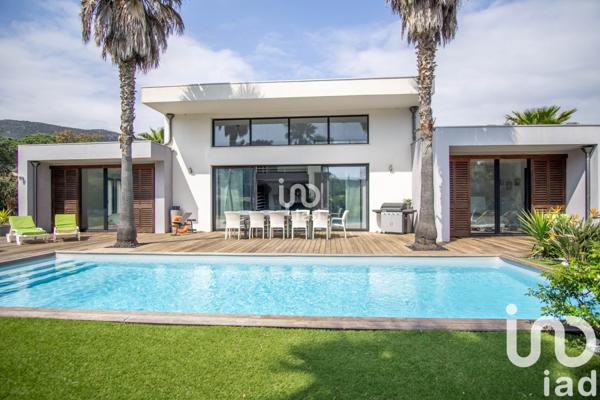 Maison à vendre 5 pièces 213 m² Le Plan-de-la-Tour