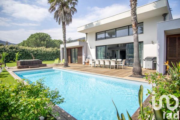 Maison à vendre 5 pièces 213 m² Le Plan-de-la-Tour