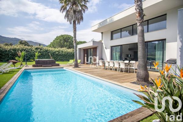 Maison à vendre 5 pièces 213 m² Le Plan-de-la-Tour