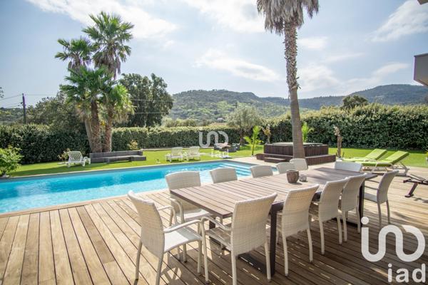 Maison à vendre 5 pièces 213 m² Le Plan-de-la-Tour