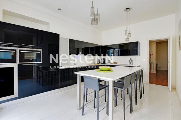 EXCLUSIVITÉ - Parc Monceau - Appartement 4 pièces de 133.18 m2 - Ascenseur - Cave - Gardien - Immeuble de Grand Standing