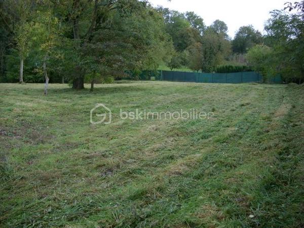 Terrain de 1 748 m²