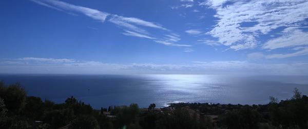 Roquebrune-sur-Argens (83380) Maison jumelée refaite à neuf 175m² vue mer époustouflante 180°