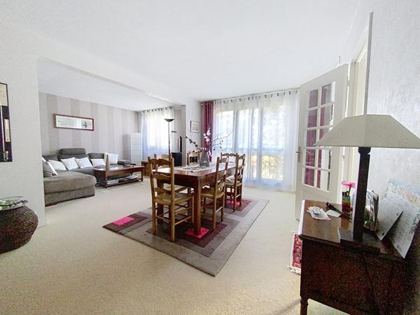 Appartement Angers sud de 5 pièces de 104 m2 avec balcon et garage