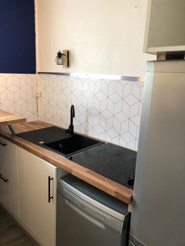 A vendre secteur Eblé, gare résidence Vauban. Appartement type 3.3ème étage. 2 chambres, séjour avec balcon, cuisine indépendante avec loggia, cave, chauffage au gaz.
