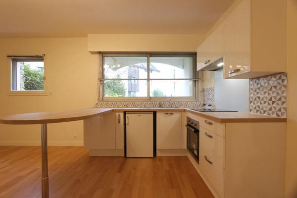 UN APPARTEMENT T2 bis AVEC JARDIN ET GARAGE PRIVATIFS, AU BRADEN. -