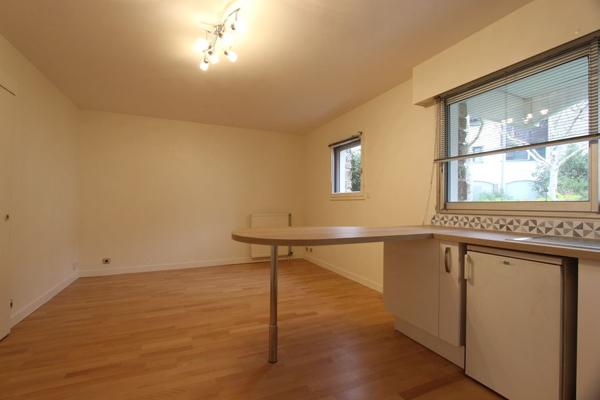 UN APPARTEMENT T2 bis AVEC JARDIN ET GARAGE PRIVATIFS, AU BRADEN. -