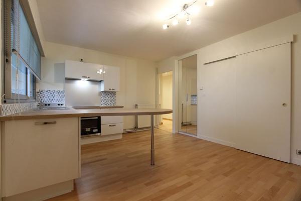 UN APPARTEMENT T2 bis AVEC JARDIN ET GARAGE PRIVATIFS, AU BRADEN. -