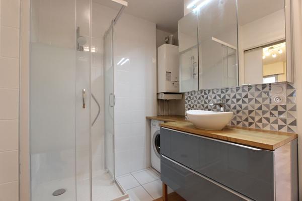 UN APPARTEMENT T2 bis AVEC JARDIN ET GARAGE PRIVATIFS, AU BRADEN. -