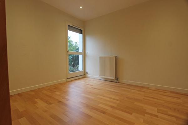 UN APPARTEMENT T2 bis AVEC JARDIN ET GARAGE PRIVATIFS, AU BRADEN. -