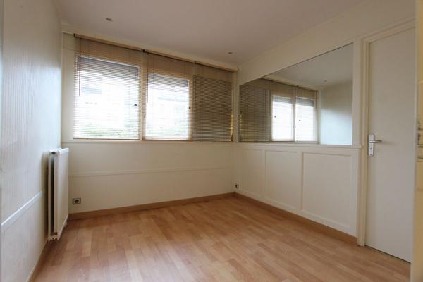 UN APPARTEMENT T2 bis AVEC JARDIN ET GARAGE PRIVATIFS, AU BRADEN. -