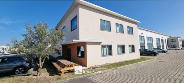 Bureaux à louer à Meyzieu dans parc sécurisé à proximité immédiate A432
