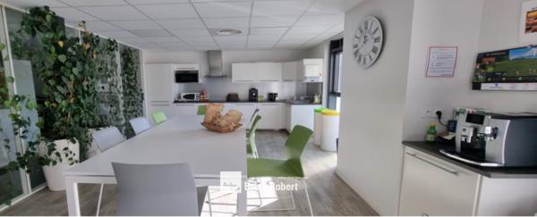 Bureaux à louer à Meyzieu dans parc sécurisé à proximité immédiate A432