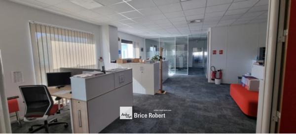 Bureaux à louer à Meyzieu dans parc sécurisé à proximité immédiate A432