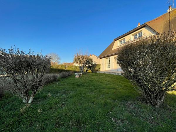 Maison à vendre    6 pièces •  Nogent-le-Rotrou