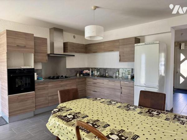 A VENDRE - Maison familiale à 600m du centre bourg de Saint Etienne de Montluc