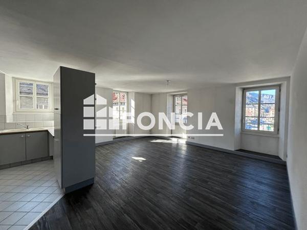 Location Appartement 3 pièces 75 m² - 132 PLACE CHARLES ALBERT Sallanches 74700