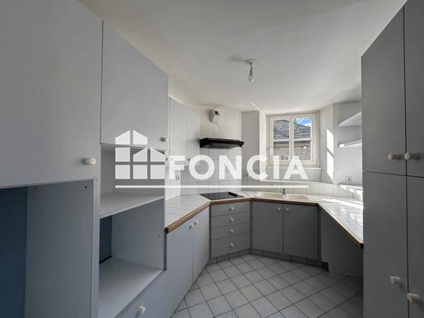 Location Appartement 3 pièces 75 m² - 132 PLACE CHARLES ALBERT Sallanches 74700