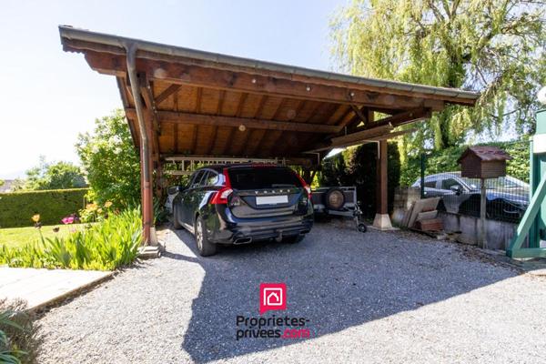 Maison contemporaine avec piscine et vue dégagée