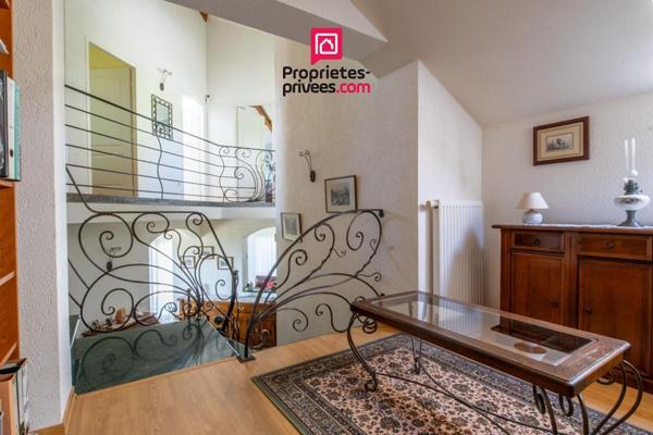 Maison contemporaine avec piscine et vue dégagée