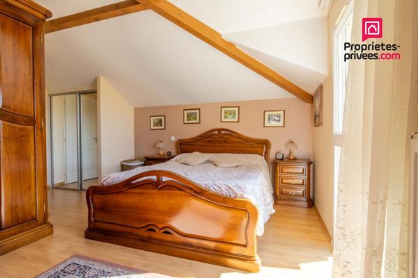 Maison contemporaine avec piscine et vue dégagée